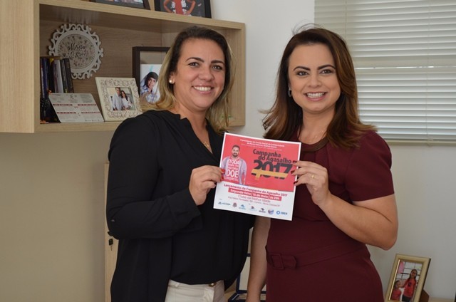 2017511_A presidente da Câmara, Carla Lucena e a primeira-dama e presidente do Fundo Social de Solidariedade, Andréa Souza (1)